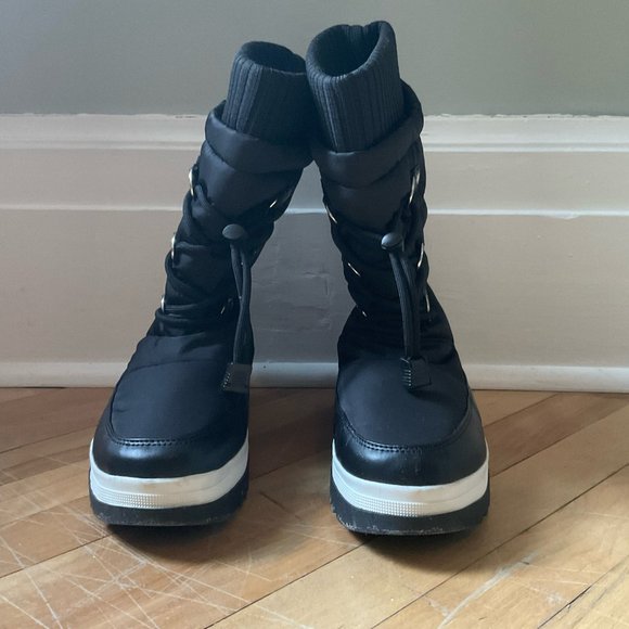 SOLD - Like new Cougar women's winter boots - Picture 4 of 6